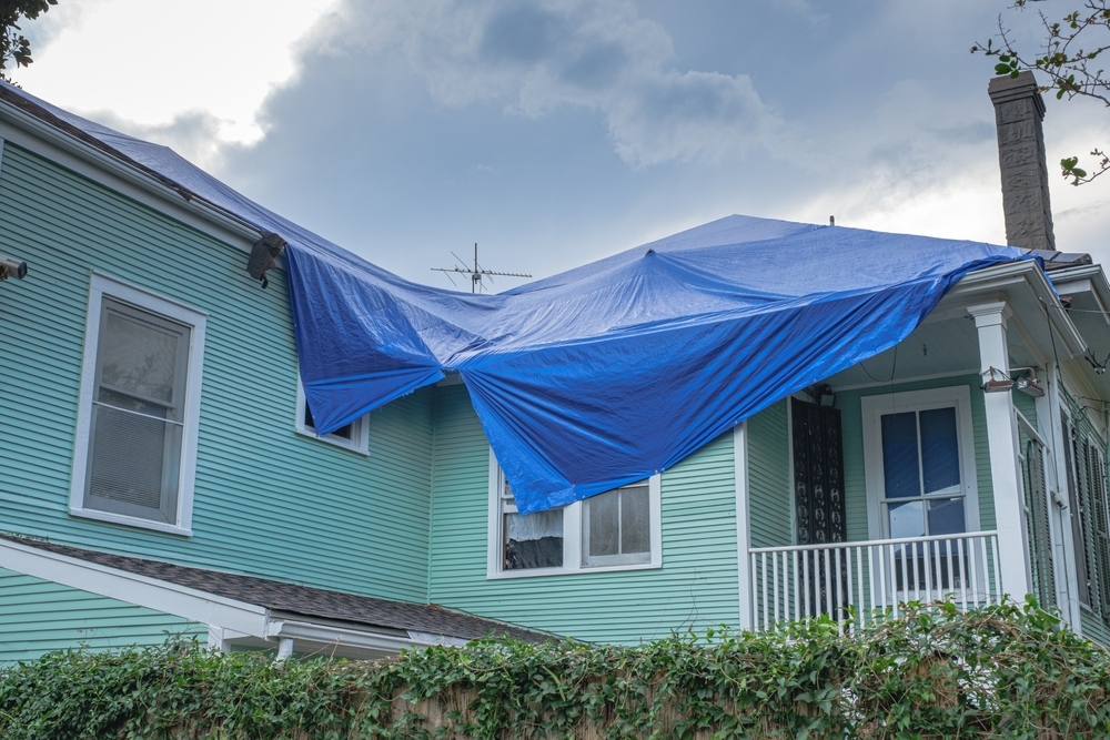 New,Orleans,,La,,Usa,-,September,7,,2021:,Blue,Tarp
